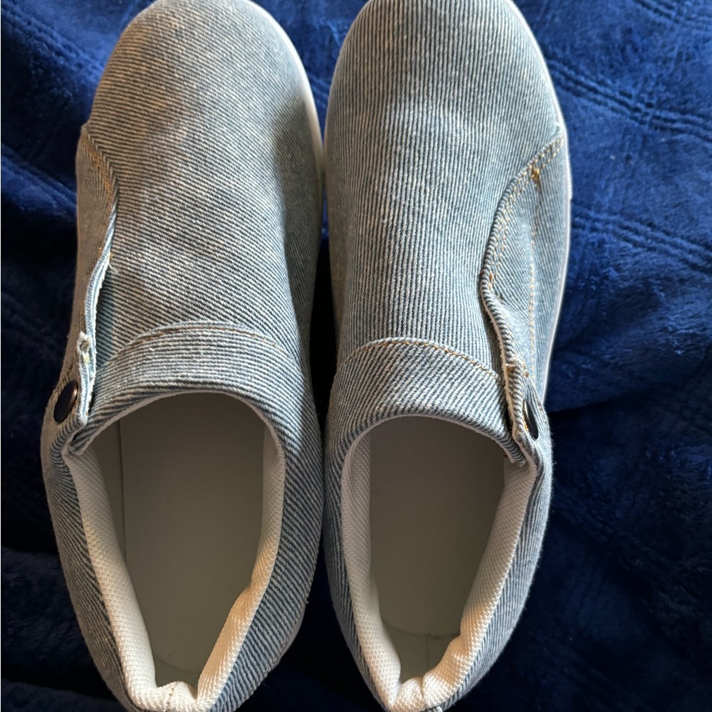 New Size 39 (8) women’s blue and white slip on shoes